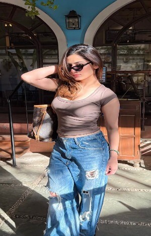 VIP call girl in Surat